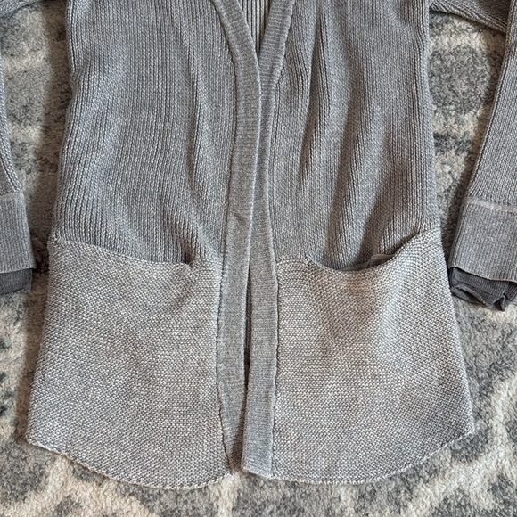 Lululemon Vestigan in Heathered Medium Grey / Heathered Angel Wing - Picture 2 of 13